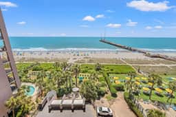 Oceanfront Condo with Resort Pools and Hot tub